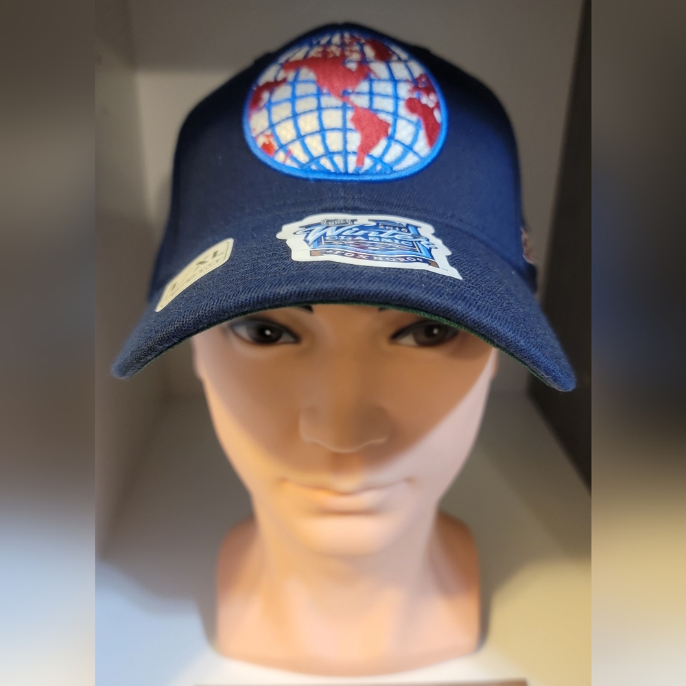 BNWT Montreal Canadiens Winter Classic FlexFit Hat